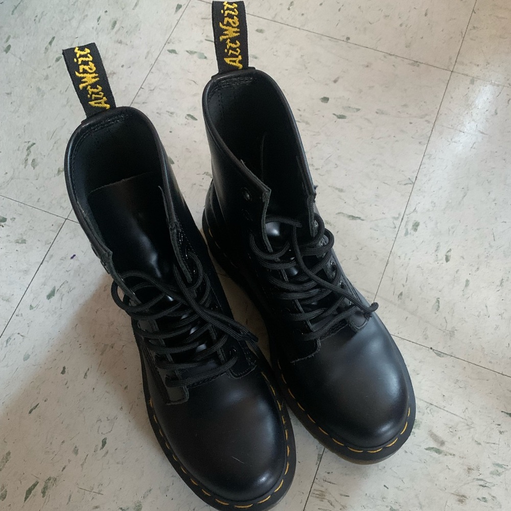 Women’s size 7 black Dr.Martens